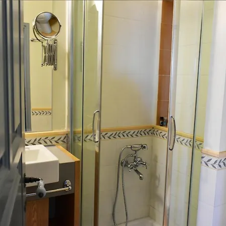 Kyriaki & Hotel Amfiklia